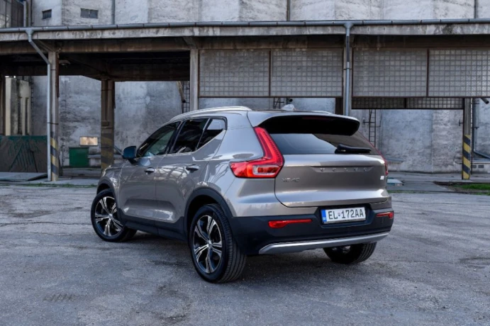 volvo-xc40-t5-recharge-inscription-2021-uprava-ceny-big-0