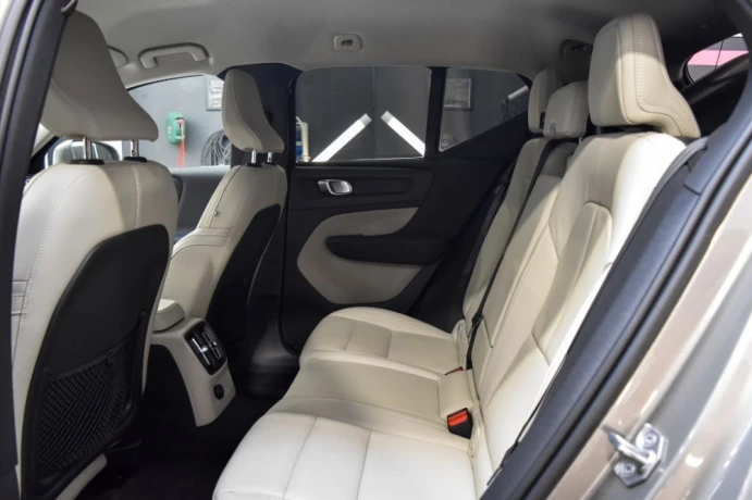 volvo-xc40-t5-recharge-inscription-2021-uprava-ceny-big-3