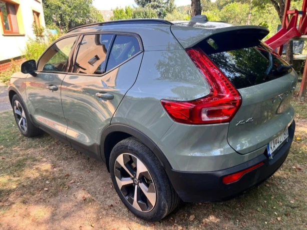 volvo-xc40-b4-awd-ultimate-dark-sage-green-harman-kardon-360-camera-big-3