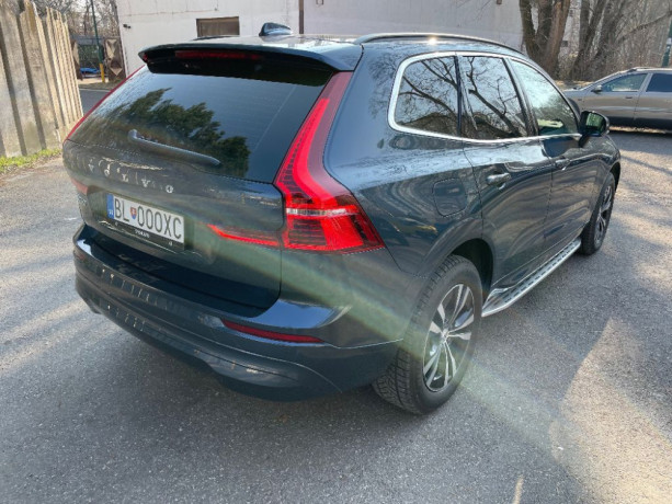 volvo-xc60-20-b4-mhev-core-at-145kw197hp-a8-big-1