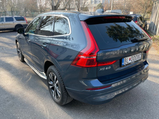 volvo-xc60-20-b4-mhev-core-at-145kw197hp-a8-big-2