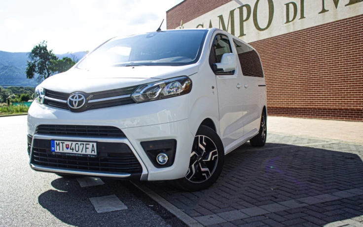 toyota-proace-15-d-4d-120-l1-big-2