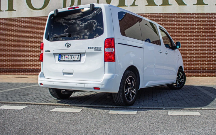 toyota-proace-15-d-4d-120-l1-big-1