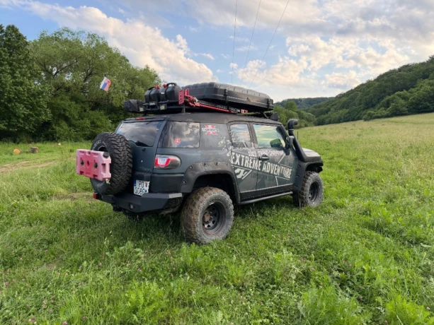 toyota-fj-cruiser-4x4-permanent-manual-big-3