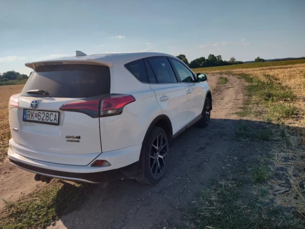 toyota-rav4-25-hybrid-4x4-awd-20162017garazovane-1-majitel-big-1