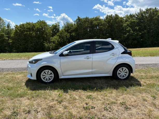 toyota-yaris-15-hybrid-e-cvt-active-68kw92hp-a1-big-1