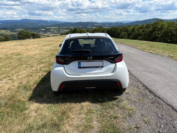 toyota-yaris-15-hybrid-e-cvt-active-68kw92hp-a1-big-3
