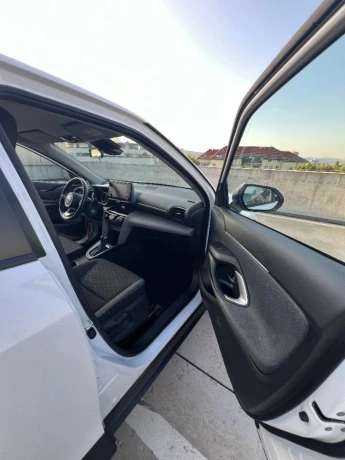 toyota-yaris-cross-hybrid-big-2