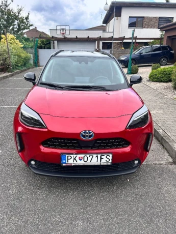 toyota-yaris-cross-15-hybrid-e-cvt-executive-bitone-1maj-zaruka-5r-big-0