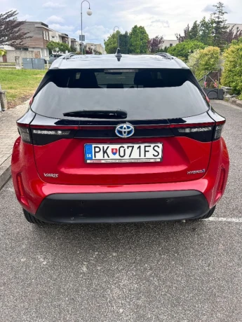 toyota-yaris-cross-15-hybrid-e-cvt-executive-bitone-1maj-zaruka-5r-big-3