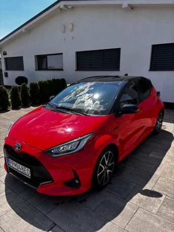 toyota-yaris-15-hybrid-e-cvt-selection-elegant-68kw92hp-a1-big-2