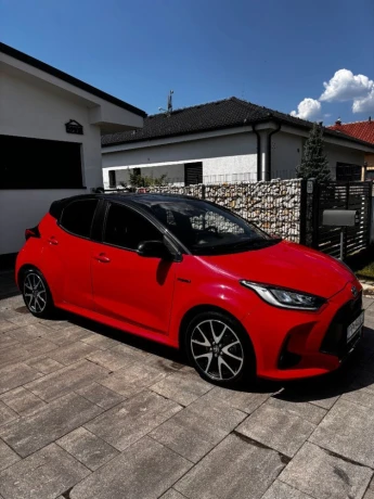 toyota-yaris-15-hybrid-e-cvt-selection-elegant-68kw92hp-a1-big-1