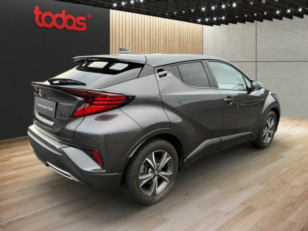 toyota-c-hr-executive-20-hev-112-kw-cvt-big-2