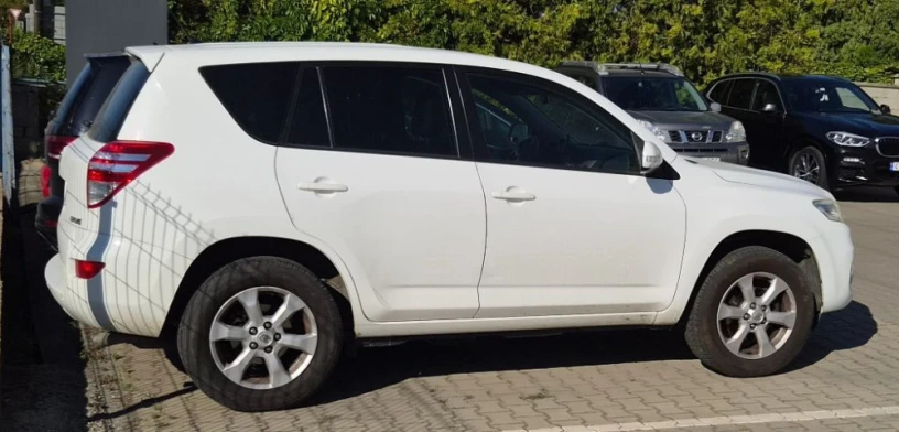 toyota-rav4-rav-4-22l-d-4d-mt-4wd-big-0