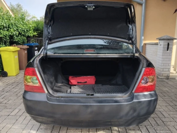 toyota-corolla-16-vvt-i-terra-81kw110hp-m5-big-1