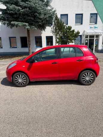 toyota-yaris-13-vvt-i-terra-cool-big-0