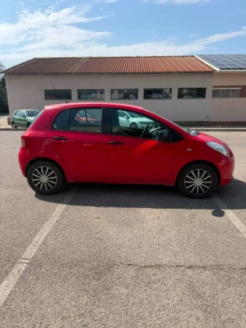 toyota-yaris-13-vvt-i-terra-cool-big-3