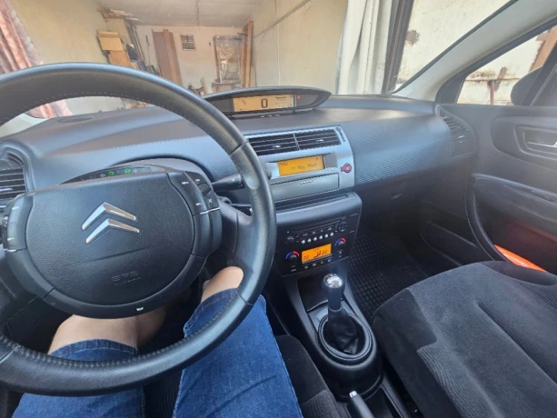 citroen-c4-sedan-predam-velmi-zachovaly-garazovany-neburany-citroen-c4-sedan-big-3