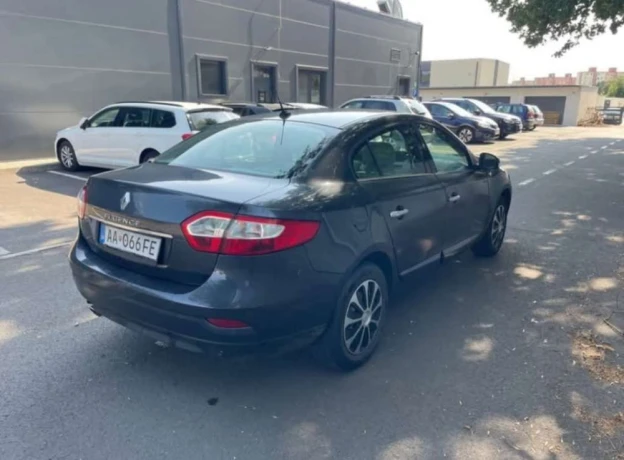 renault-fluence-16-81kw-rv-2010-293xxxkm-plne-pojazdne-vsetko-poriadku-tichucky-benzinovy-motor-big-3