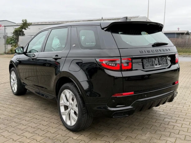 land-rover-discovery-sport-p300e-r-dynamic-se-pohon-vsetkych-kolies-hybridne-automaticka-309-hp-big-3