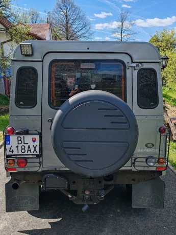 land-rover-defender-110-1-majitel-61-765-km-top-stav-big-3