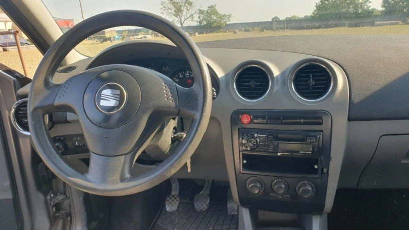seat-ibiza-14-16v-signo-55kw75hp-m5-big-3