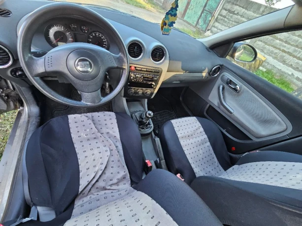 seat-ibiza-14-16v-signo-55kw75hp-m5-big-1