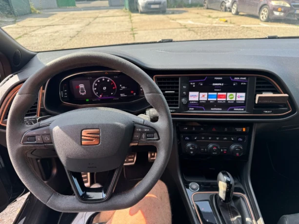 seat-leon-cupra-st-r-big-0