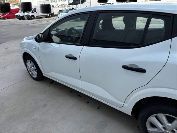 dacia-sandero-10-tce-100-eco-g-essential-74kw100hp-m5-big-1