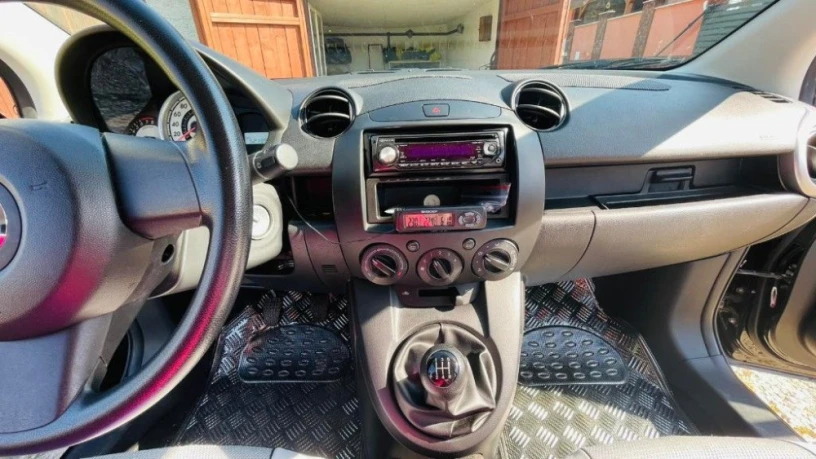 mazda-2-13i-ce-55kw75hp-m5-big-3