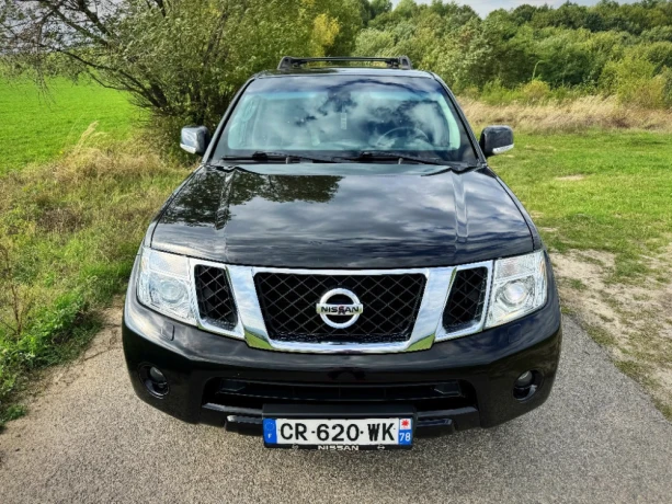 nissan-pathfinder-4-x-4-big-1