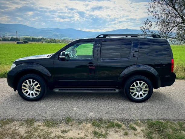 nissan-pathfinder-4-x-4-big-3