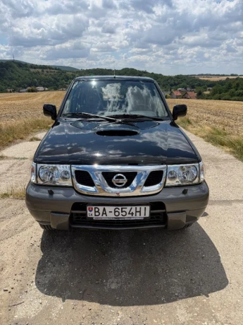 nissan-terrano-27-tdi-comfort-92kw125hp-m5-big-1