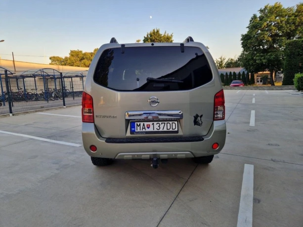nissan-pathfinder-25-dci-se-140kw190hp-m6-big-2