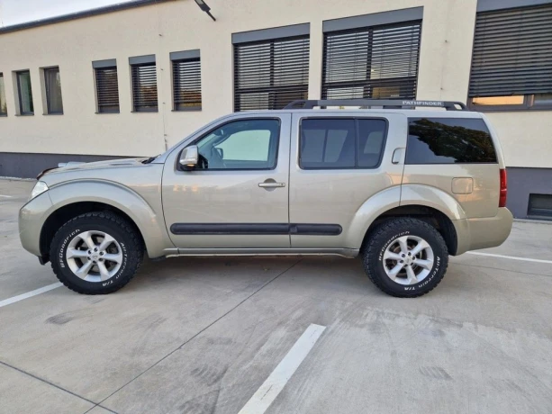 nissan-pathfinder-25-dci-se-140kw190hp-m6-big-0