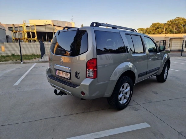 nissan-pathfinder-25-dci-se-140kw190hp-m6-big-3