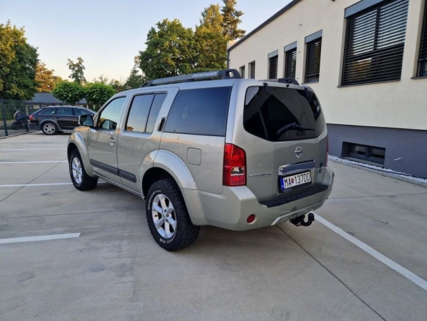 nissan-pathfinder-25-dci-se-140kw190hp-m6-big-1