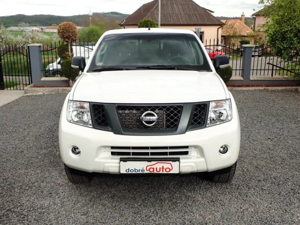 nissan-navara-doublecab-25-dci-xe-140-big-3
