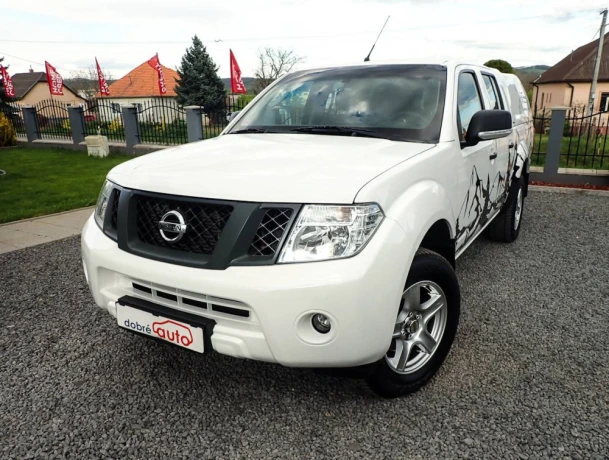 nissan-navara-doublecab-25-dci-xe-140-big-0