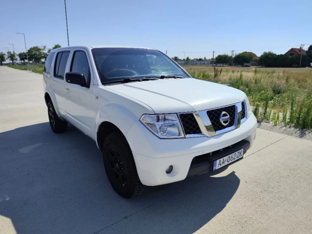nissan-pathfinder-25-dci-se-126kw171hp-m6-big-2