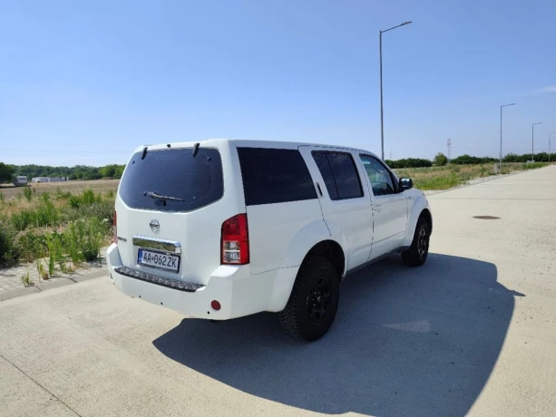 nissan-pathfinder-25-dci-se-126kw171hp-m6-big-1