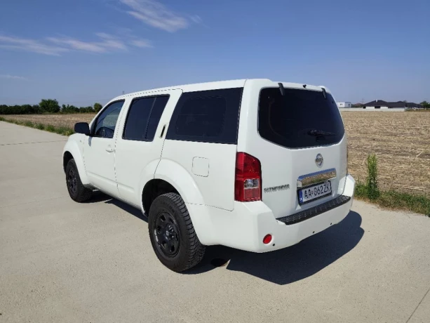 nissan-pathfinder-25-dci-se-126kw171hp-m6-big-0