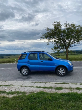 suzuki-ignis-15-16v-gs-4wd-abs-ac-73kw99hp-m5-big-0