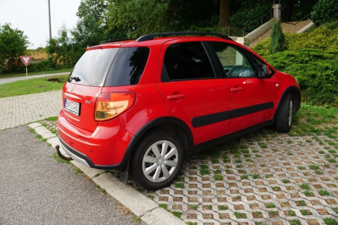 suzuki-sx4-15-glx-urban-line-82kw112hp-m5-big-2
