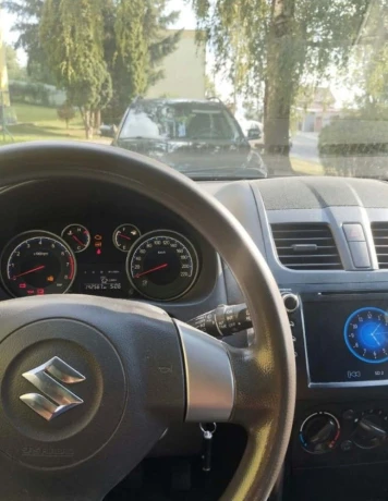 suzuki-sx4-15-glx-urban-line-82kw112hp-m5-big-0