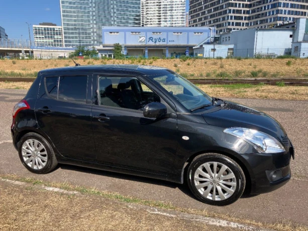 suzuki-swift-2012-big-0