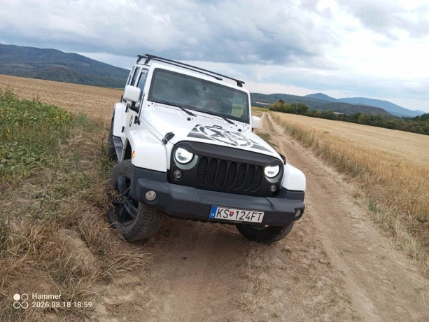 jeep-wrangler-28-crd-sahara-at-147kw200hp-a5-big-2