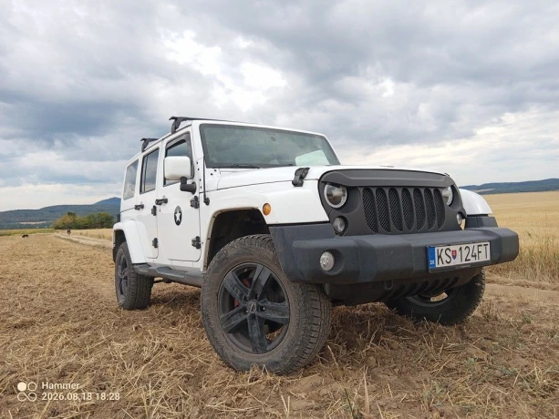 jeep-wrangler-28-crd-sahara-at-147kw200hp-a5-big-3
