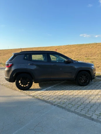 jeep-compass-13-turbo-night-eagle-96kw130hp-m6-big-1