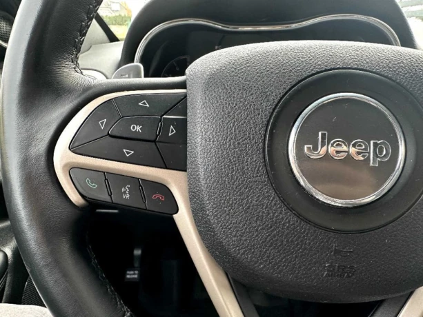 jeep-grand-cherokee-30l-v6-td-laredo-at-140kw190hp-a8-big-1